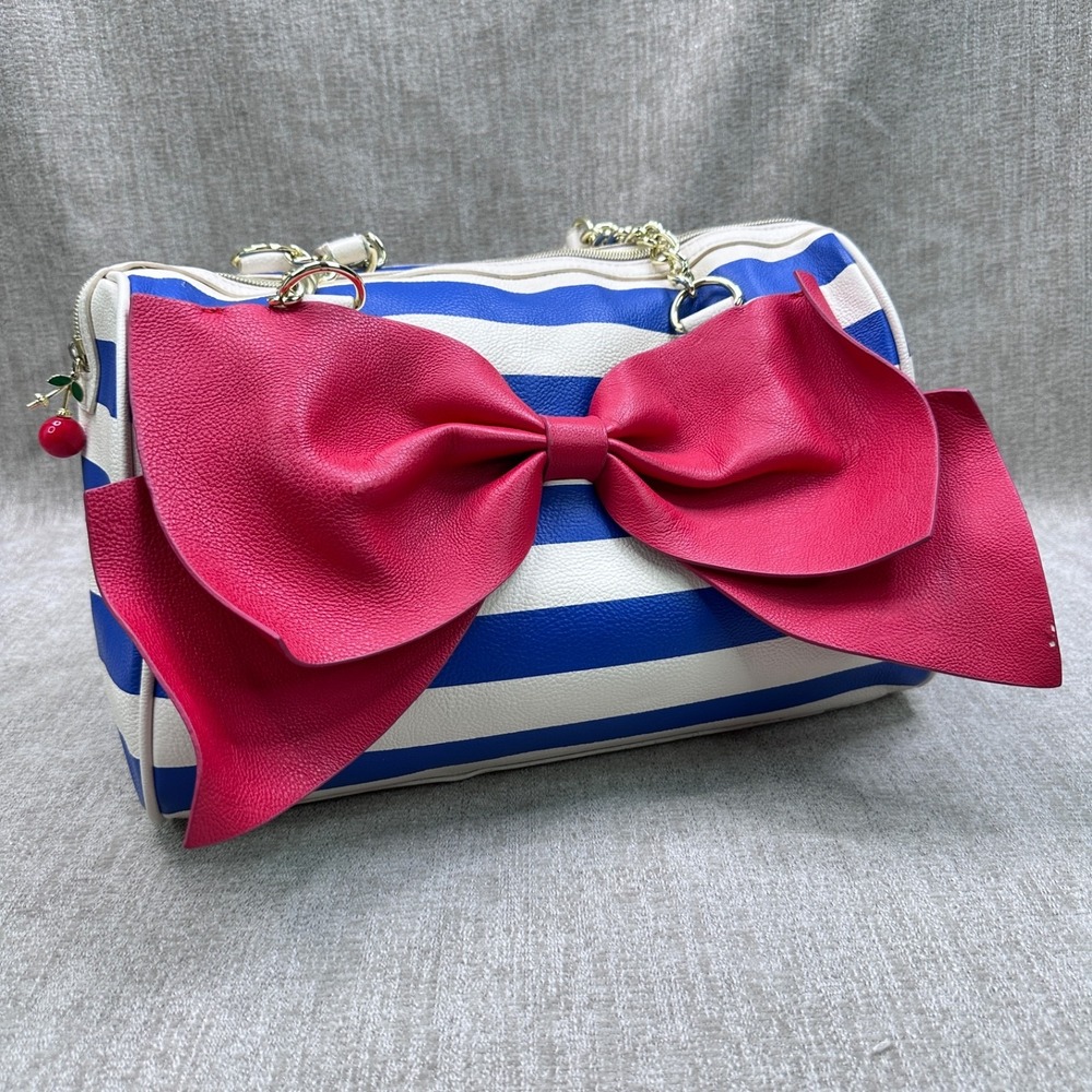 Betsey Johnson Nanza Large Shoulder‎ Bag Oversized Bow Chain Link Handle Cherry